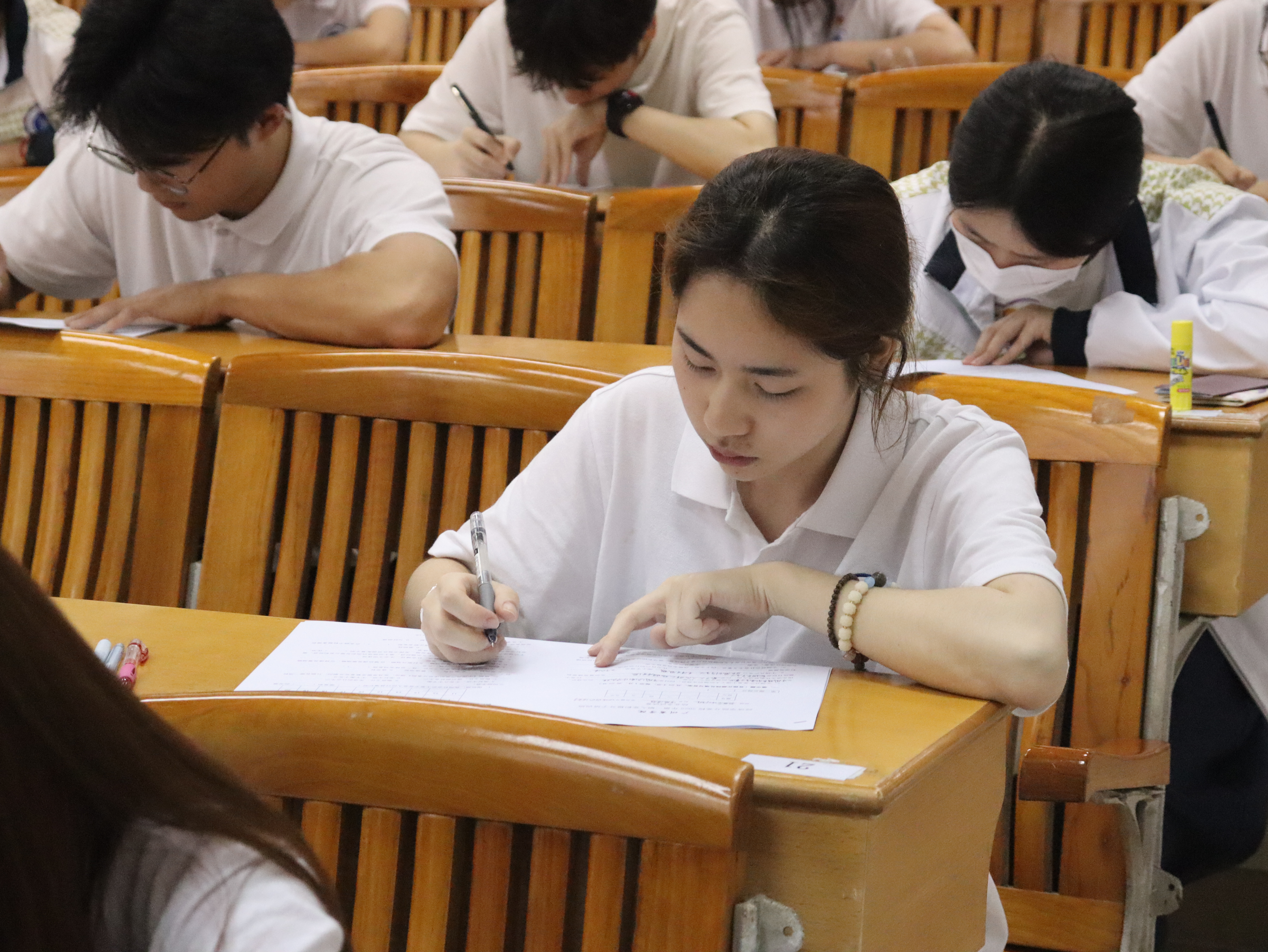 学员认真答题 (2).JPG