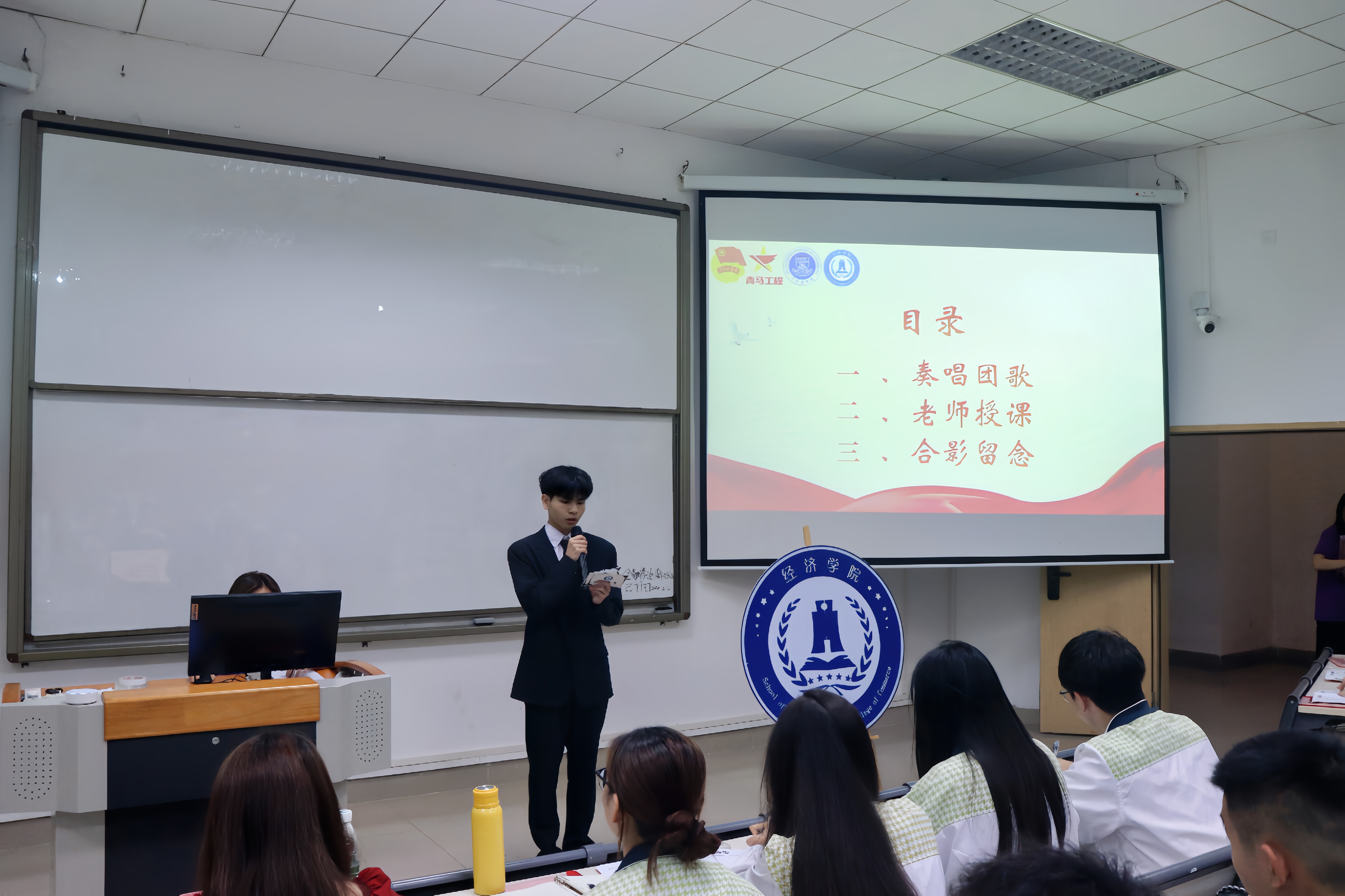 图1 主持人开场.jpg