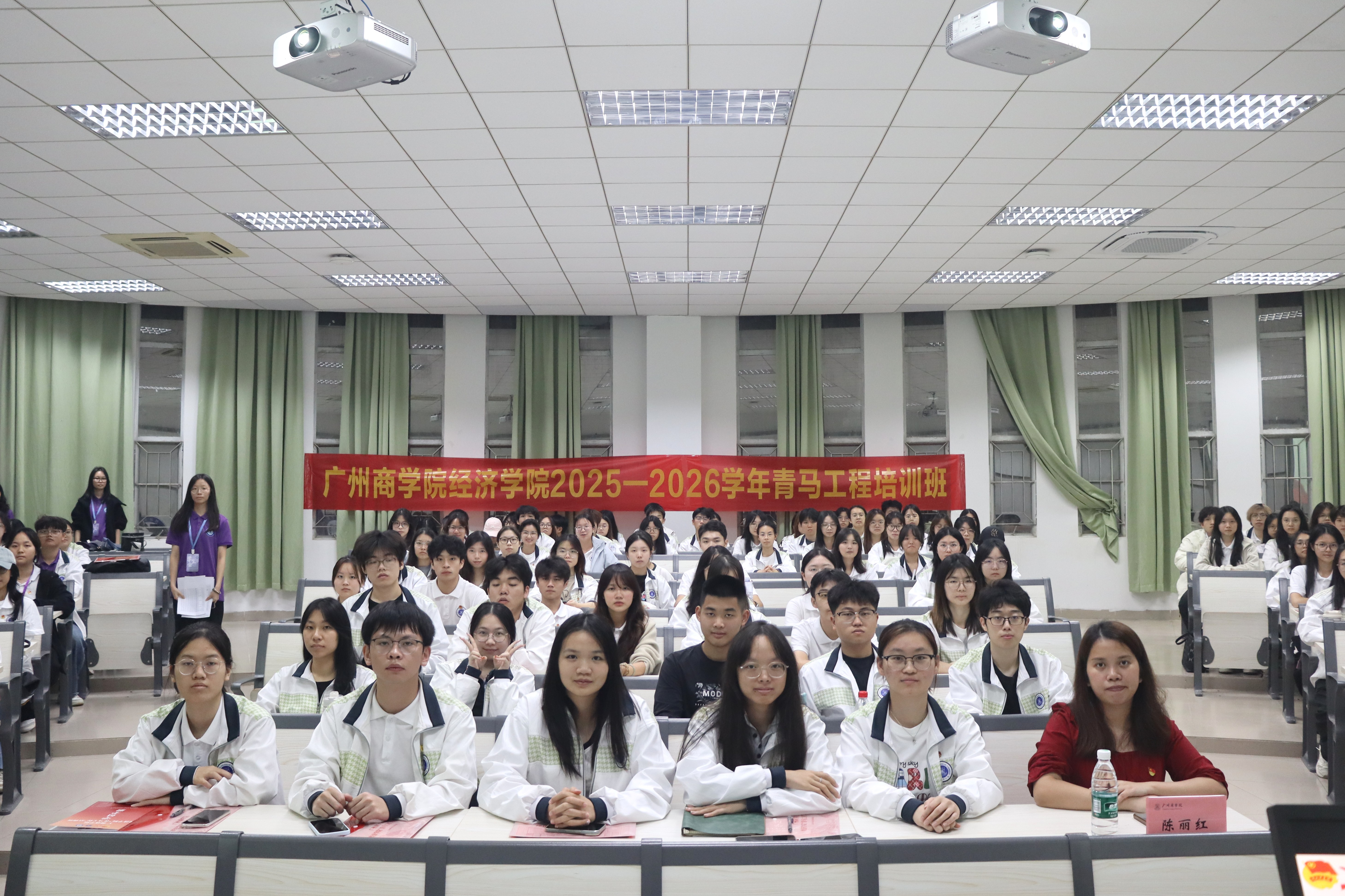 图4 合影留念 .JPG