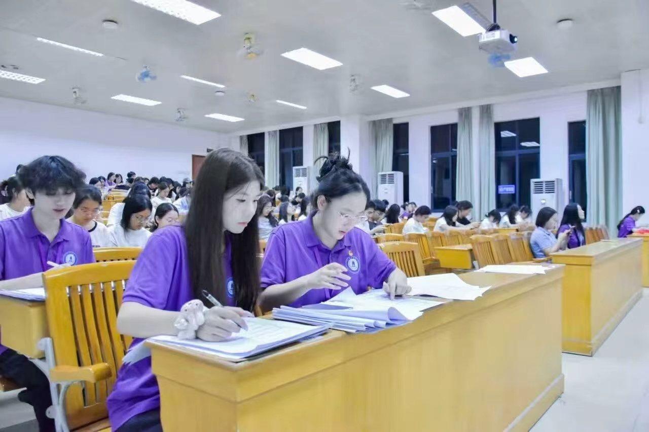 图2.学海逐浪悟深蓝,经院竞智向未来—— bevictor伟德海洋知识竞赛老员工选拔赛初赛活动现场照片.jpg