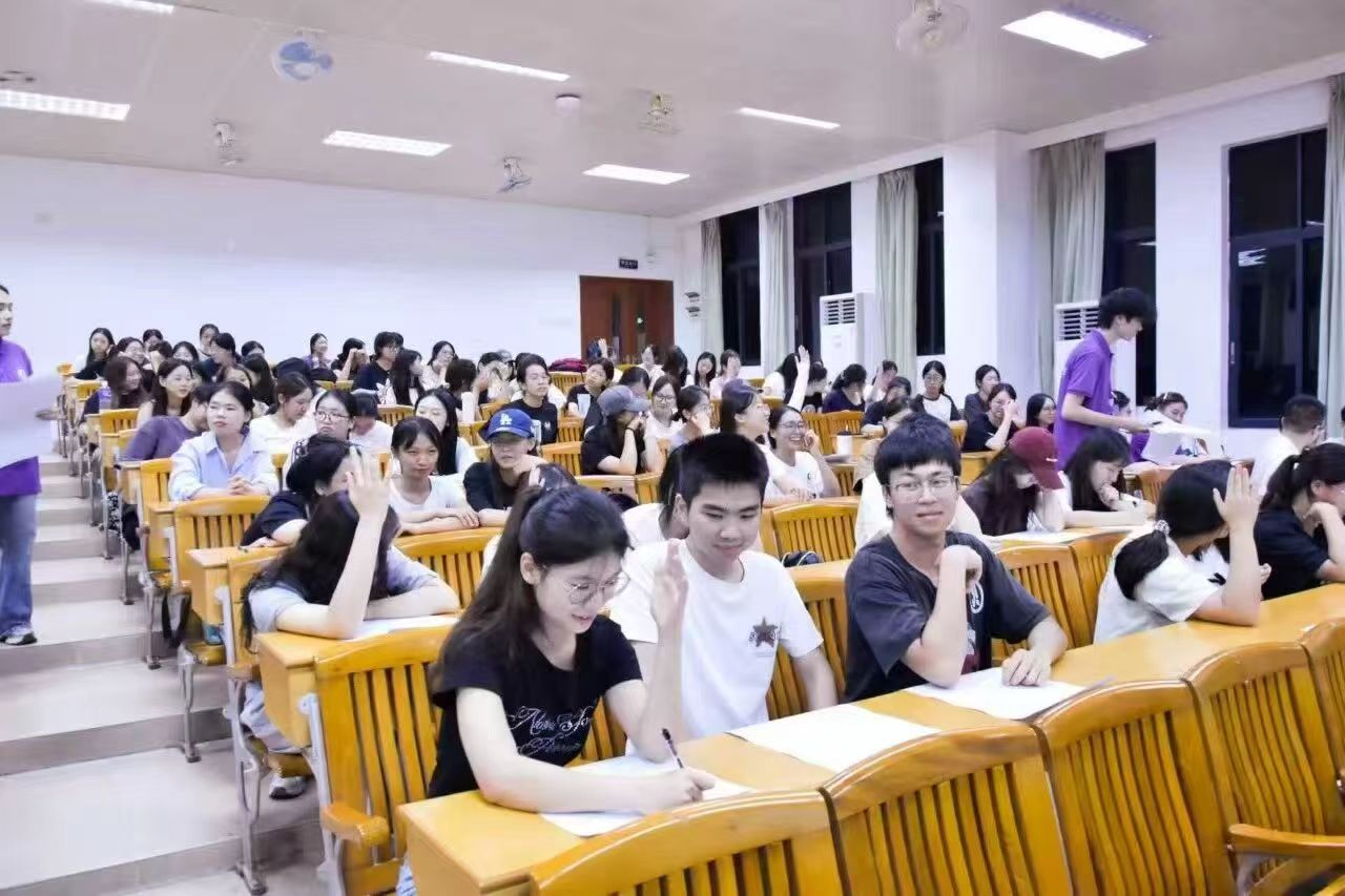 图3.学海逐浪悟深蓝,经院竞智向未来—— bevictor伟德海洋知识竞赛老员工选拔赛初赛活动现场照片.jpg