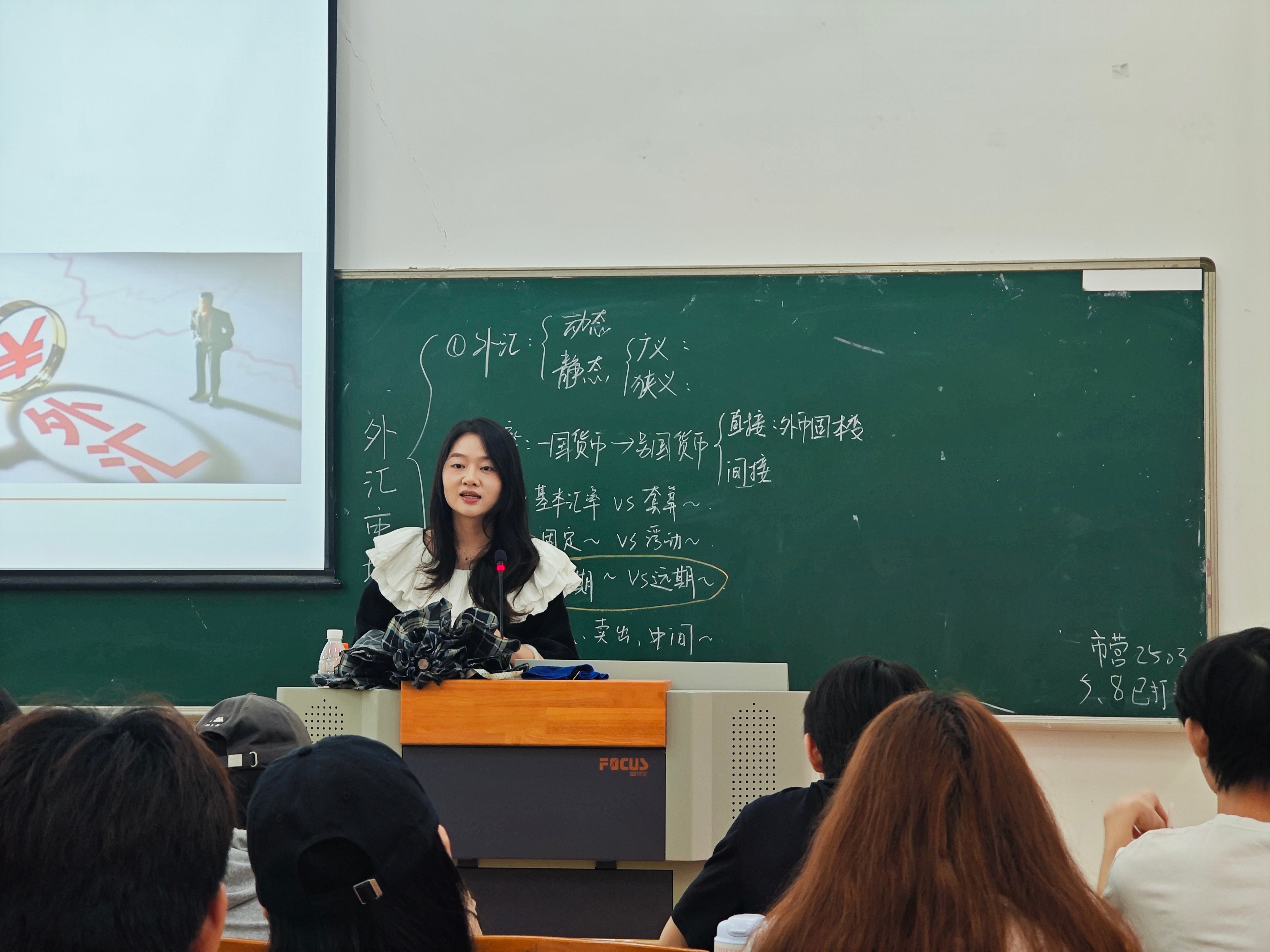邵佳玉老师上课图片(1).jpg